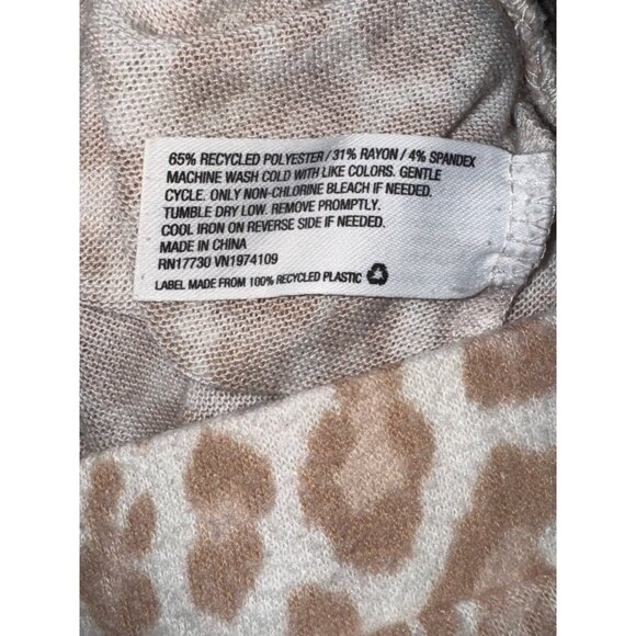 Colsie Leopard Print Button-Front Long Sleeve Crop Top & Shorts Lounge Set XS - Picture 4 of 8